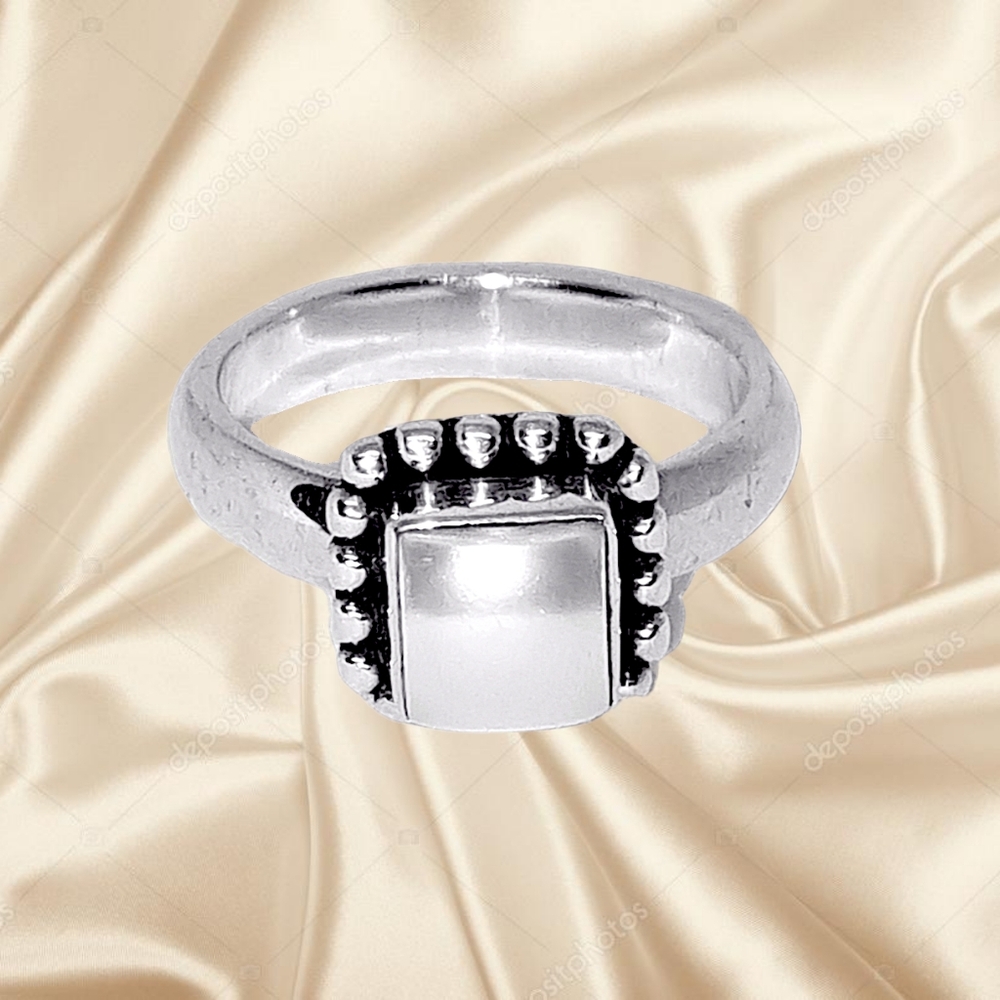 Silpada Sterling pSilver and Pearl Button Frame Ring. Size 5.75 NWOT